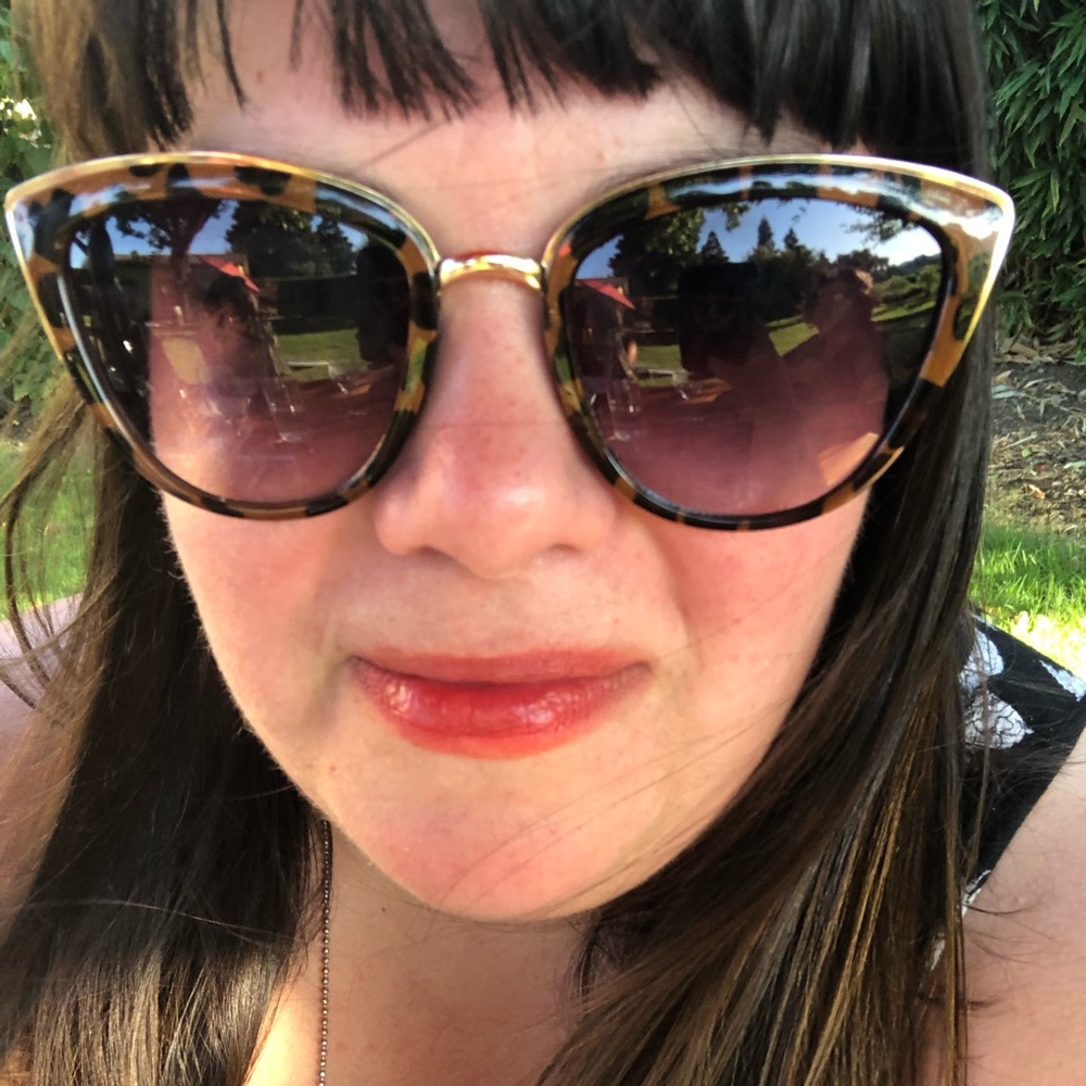 Meet your Posher, Leah